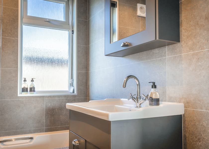 Fairground Lodge (sleeps 4) - Folly Farm Holiday Park, Kilgetty