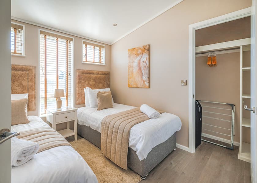 Simba Lodge - Folly Farm Holiday Park, Kilgetty