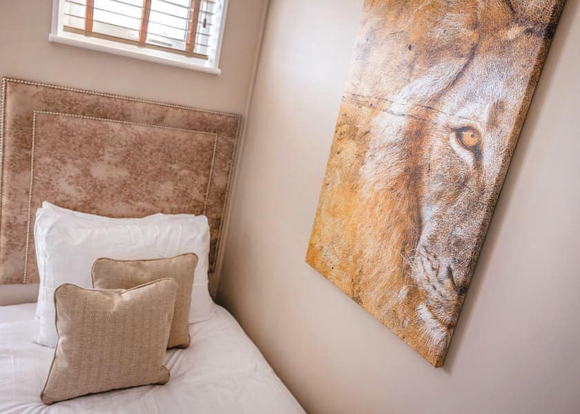 Simba Lodge - Folly Farm Holiday Park, Kilgetty