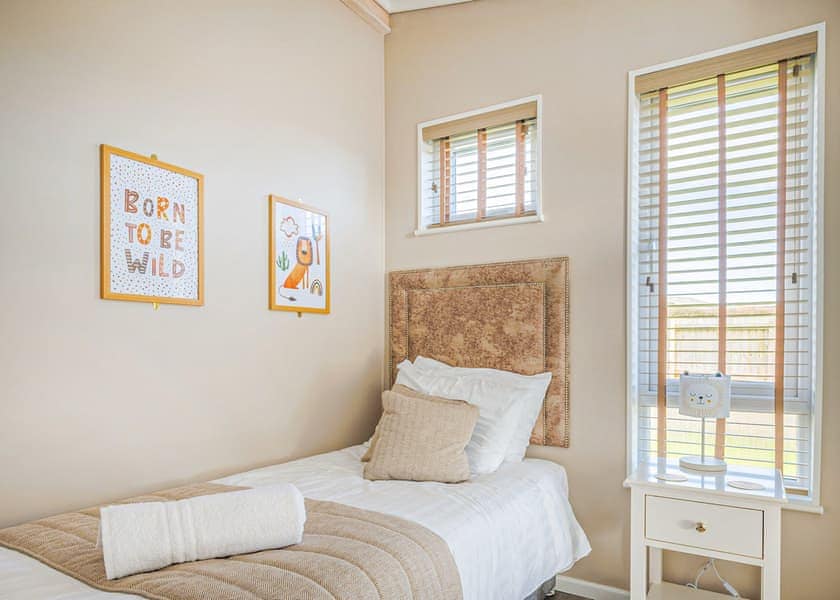 Simba Lodge - Folly Farm Holiday Park, Kilgetty