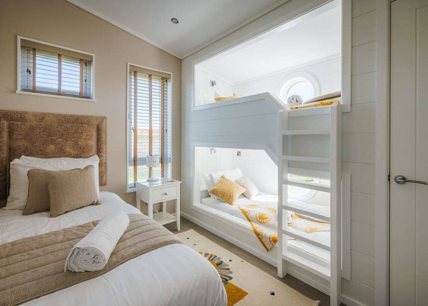 Simba Lodge - Folly Farm Holiday Park, Kilgetty