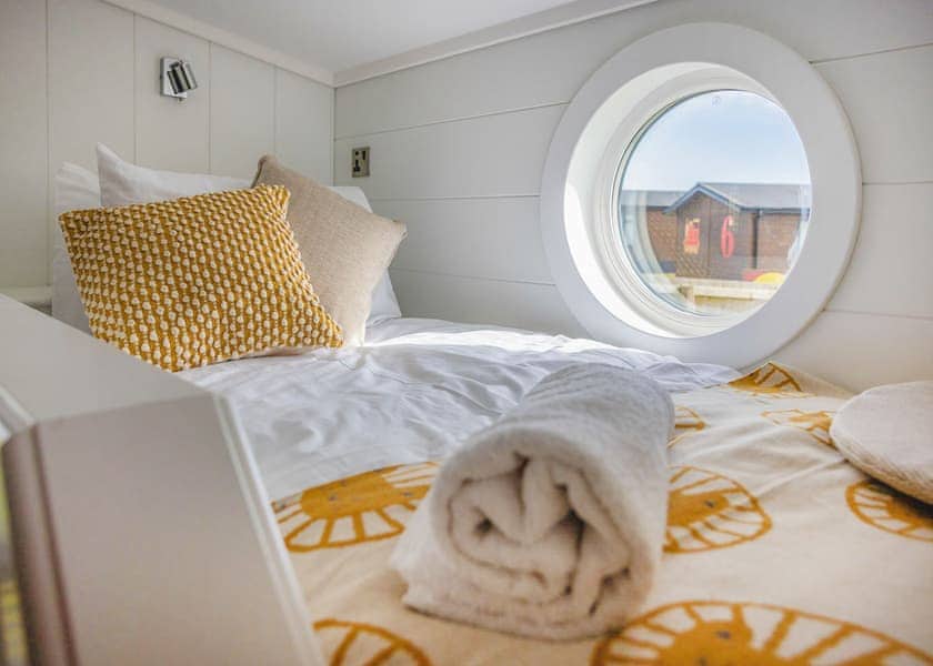Simba Lodge - Folly Farm Holiday Park, Kilgetty