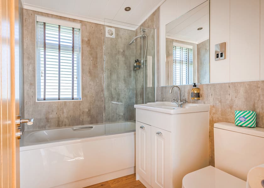 Kifaru Lodge - Folly Farm Holiday Park, Kilgetty