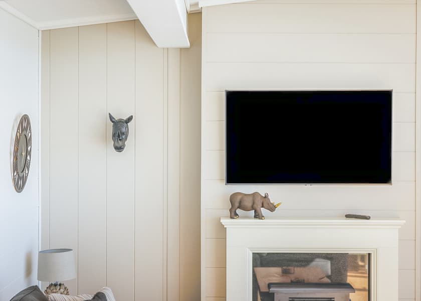 Kifaru View Lodge - Folly Farm Holiday Park, Kilgetty