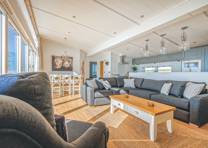 Kifaru View Lodge - Folly Farm Holiday Park, Kilgetty