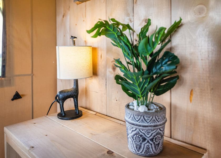 Twiga Tent - Folly Farm Holiday Park, Kilgetty