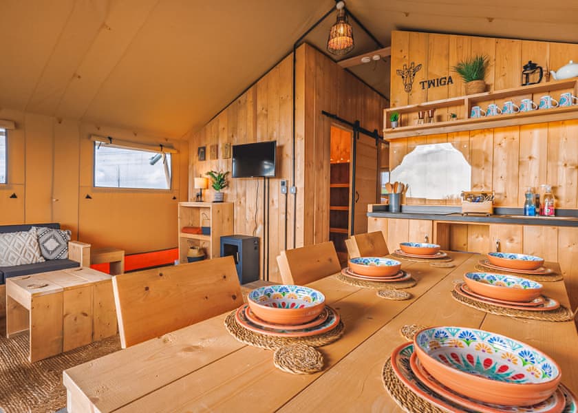 Twiga Tent - Folly Farm Holiday Park, Kilgetty
