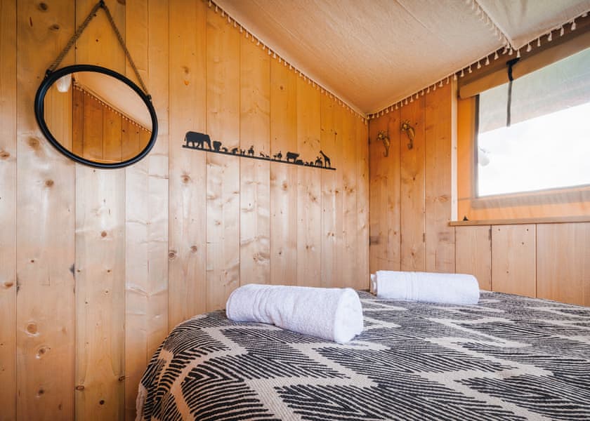 Twiga Tent - Folly Farm Holiday Park, Kilgetty