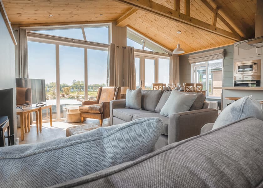 Fairground Pet Friendly Deluxe Lodge - Folly Farm Holiday Park, Kilgetty