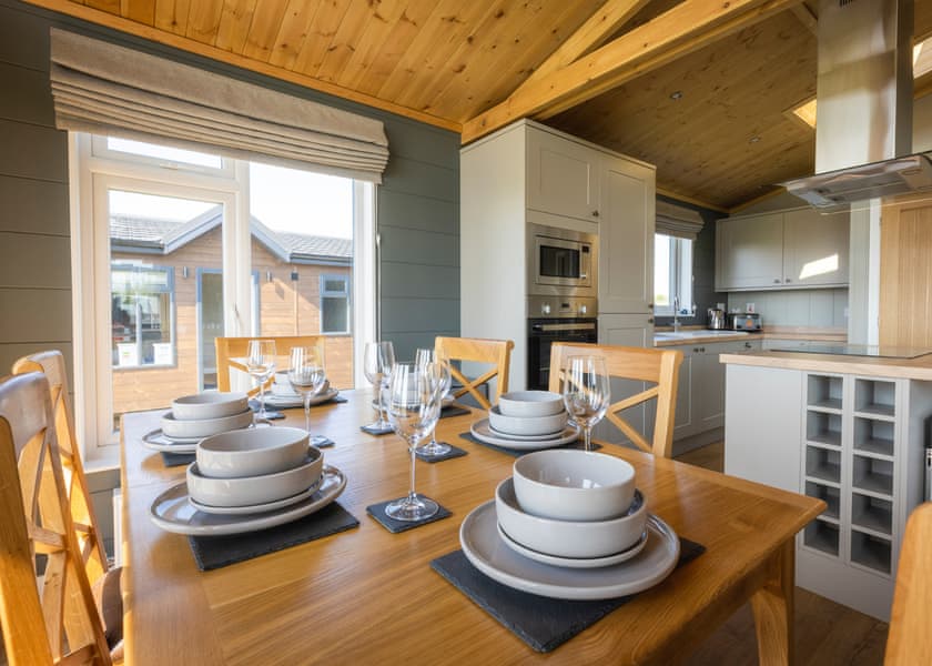 Fairground Pet Friendly Deluxe Lodge - Folly Farm Holiday Park, Kilgetty