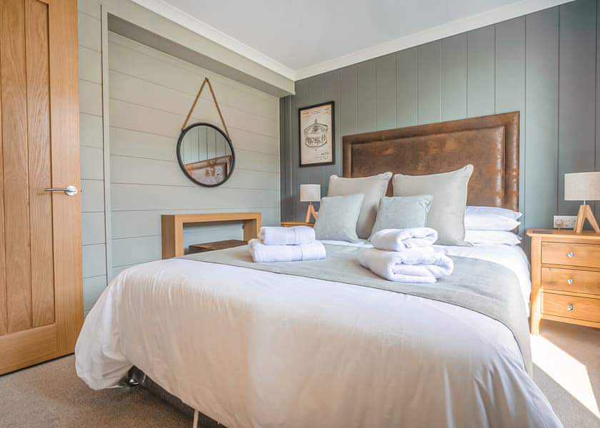 Fairground Pet Friendly Deluxe Lodge - Folly Farm Holiday Park, Kilgetty