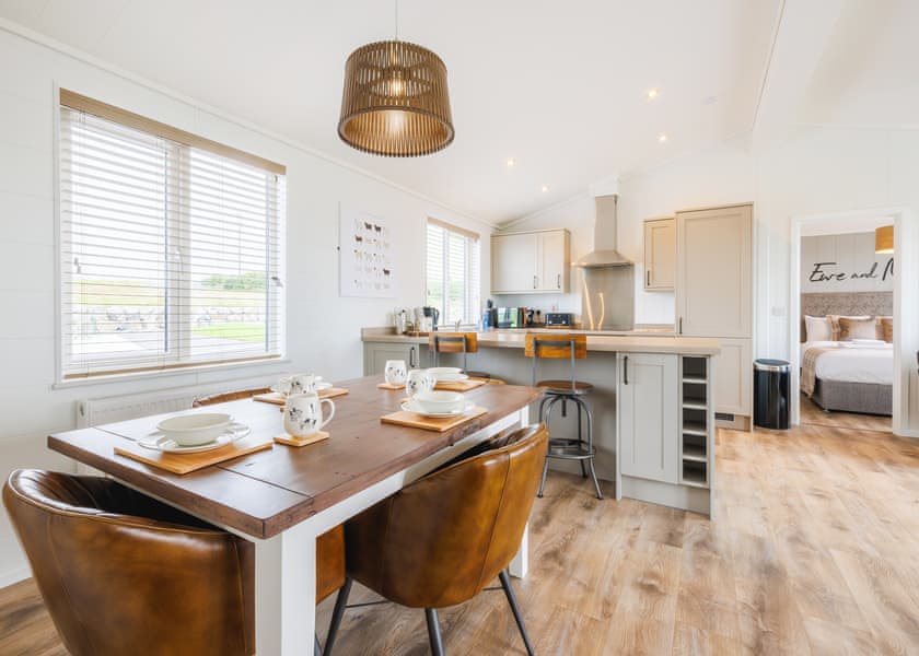 Balwen Lodge - Folly Farm Holiday Park, Kilgetty