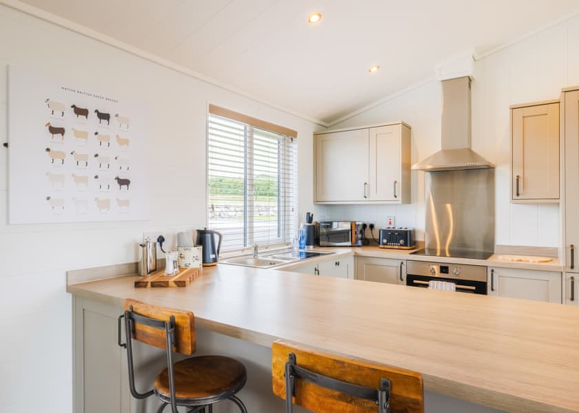 Balwen Lodge - Folly Farm Holiday Park, Kilgetty