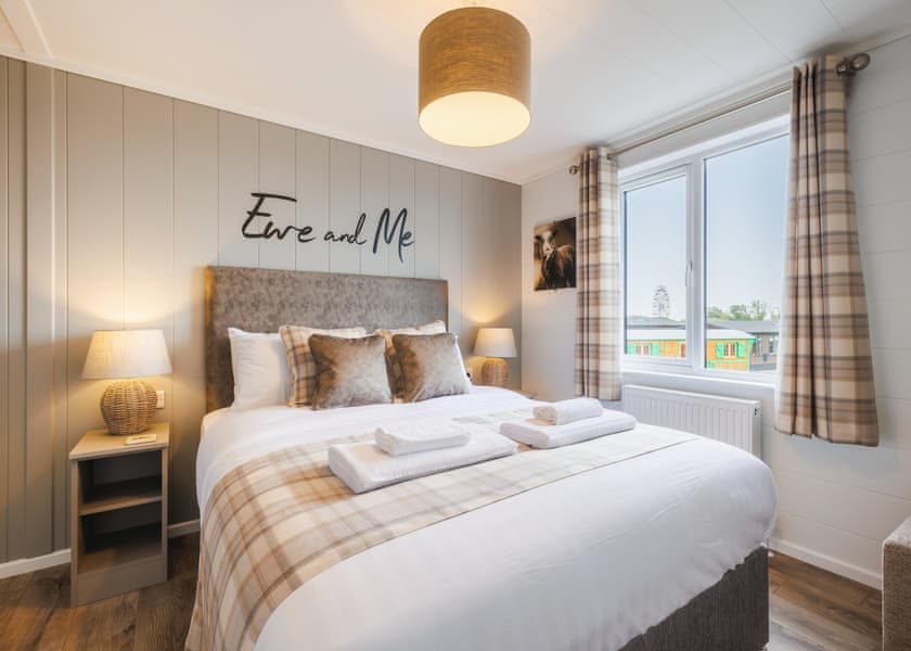 Balwen Lodge - Folly Farm Holiday Park, Kilgetty