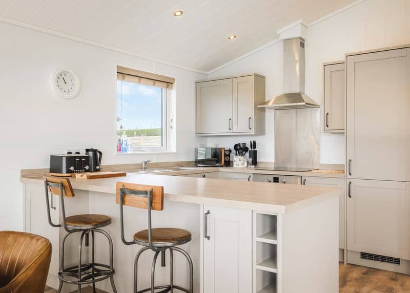 Torwen Lodge - Folly Farm Holiday Park, Kilgetty