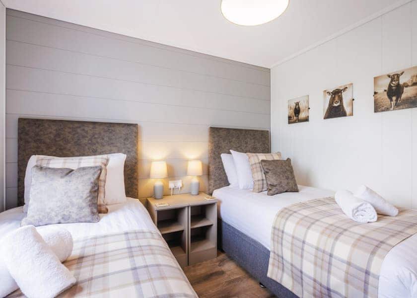 Torwen Lodge - Folly Farm Holiday Park, Kilgetty