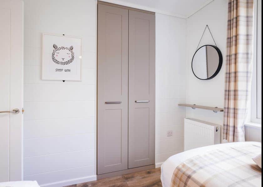 Torwen Lodge - Folly Farm Holiday Park, Kilgetty