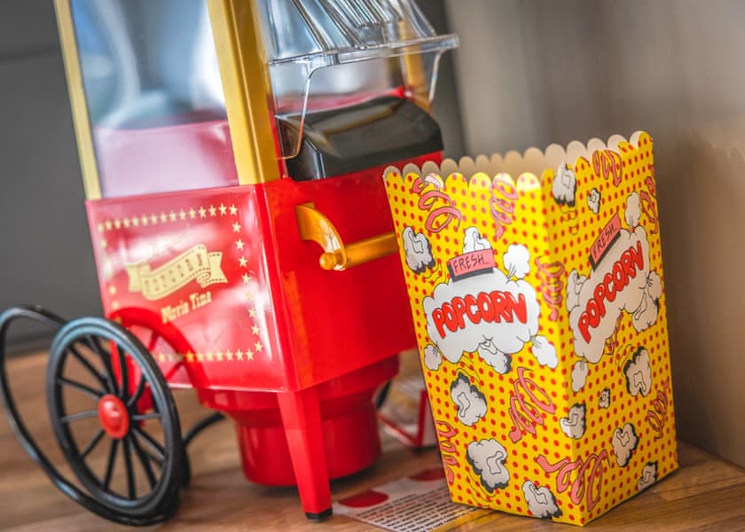 Fairground Pet Friendly Lodge - Folly Farm Holiday Park, Kilgetty