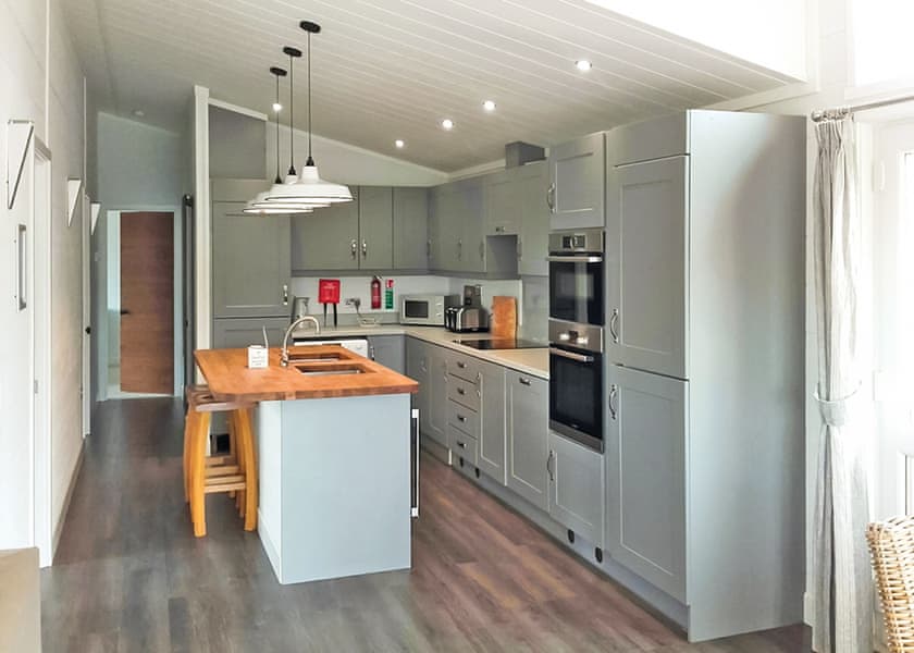 Luxury Lodge 8 Hot Tub - Finlake Resort & Spa, Chudleigh, Newton Abbot