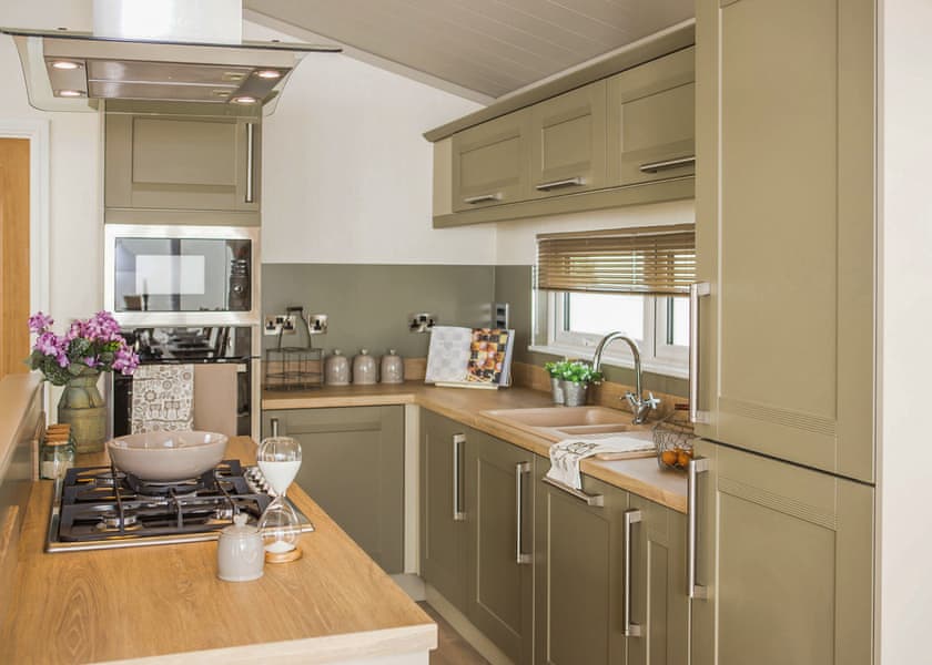 Luxury Lodge 8 Hot Tub - Finlake Resort & Spa, Chudleigh, Newton Abbot