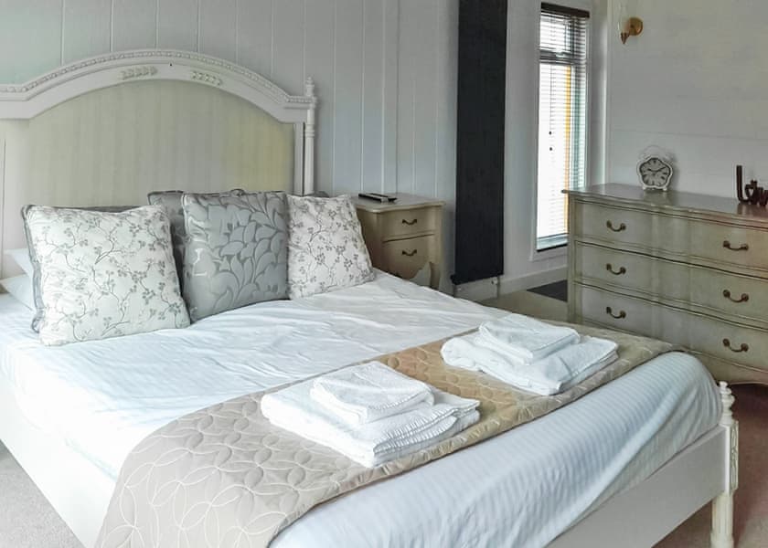 Luxury Lodge 8 Hot Tub - Finlake Resort & Spa, Chudleigh, Newton Abbot