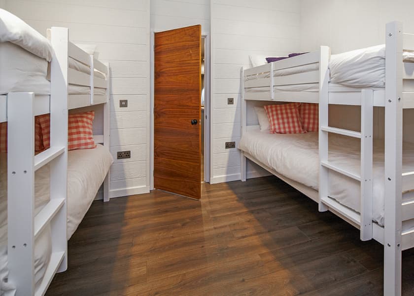 Luxury Lodge 8 Hot Tub - Finlake Resort & Spa, Chudleigh, Newton Abbot