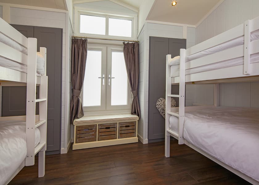 Luxury Lodge 8 Hot Tub - Finlake Resort & Spa, Chudleigh, Newton Abbot