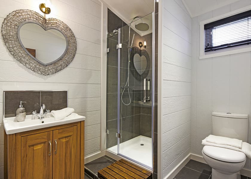 Luxury Lodge 8 Hot Tub - Finlake Resort & Spa, Chudleigh, Newton Abbot