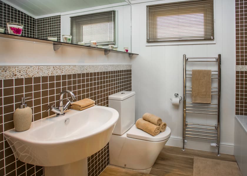 Luxury Lodge 8 Hot Tub - Finlake Resort & Spa, Chudleigh, Newton Abbot