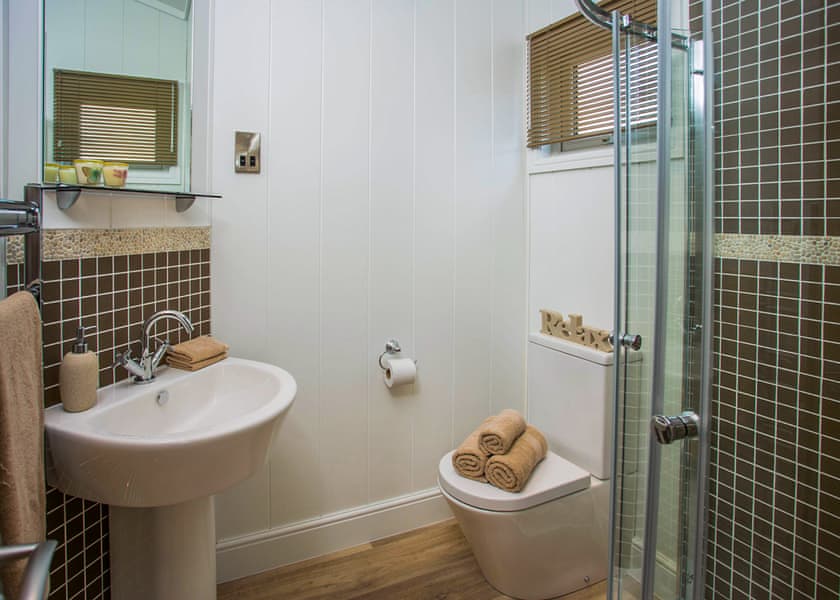 Luxury Lodge 8 Hot Tub - Finlake Resort & Spa, Chudleigh, Newton Abbot