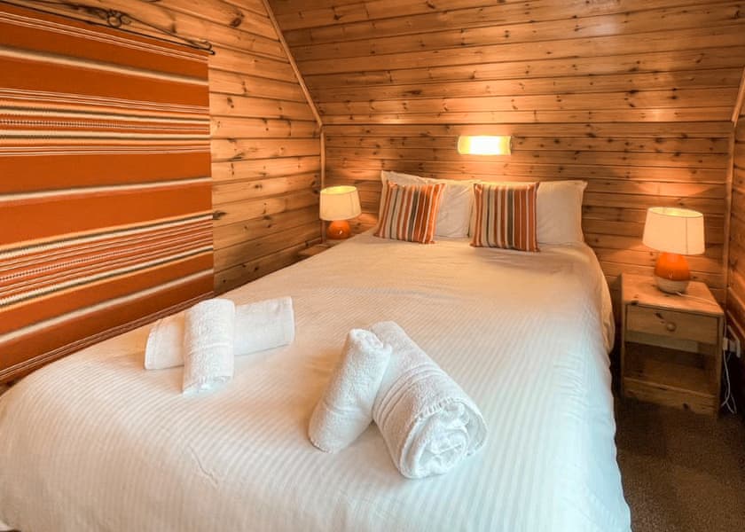 Traditional Woodland Lodge 6 - Finlake Resort & Spa, Chudleigh, Newton Abbot