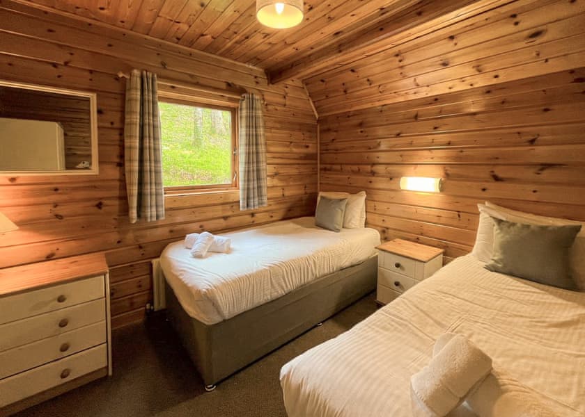 Traditional Woodland Lodge 6 - Finlake Resort & Spa, Chudleigh, Newton Abbot