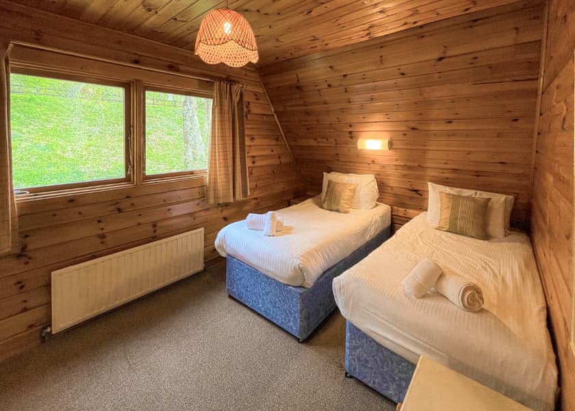 Traditional Woodland Lodge 6 - Finlake Resort & Spa, Chudleigh, Newton Abbot