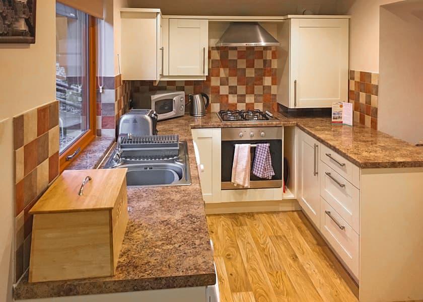 Luxury Woodland Lodge Hot Tub 4 - Finlake Resort & Spa, Chudleigh, Newton Abbot