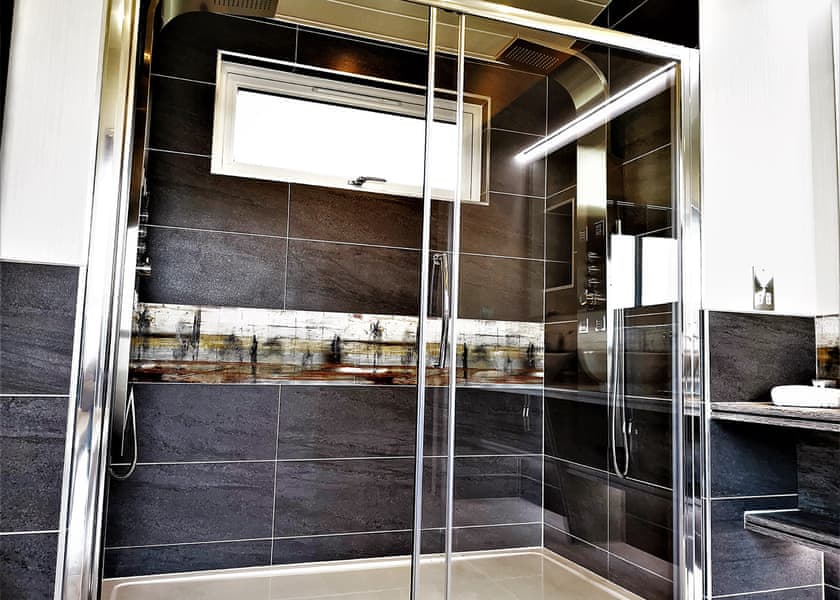 Luxury Suite Hot Tub - Finlake Resort & Spa, Chudleigh, Newton Abbot