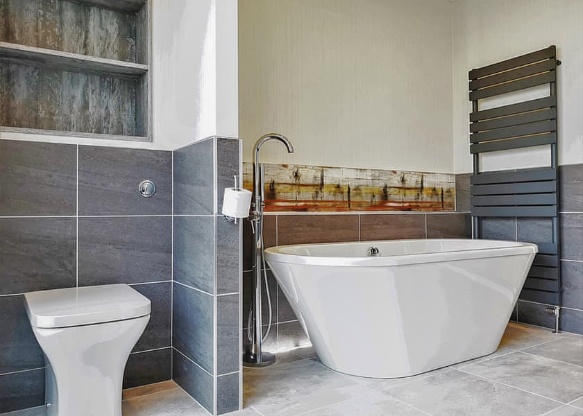 Luxury Suite Hot Tub - Finlake Resort & Spa, Chudleigh, Newton Abbot