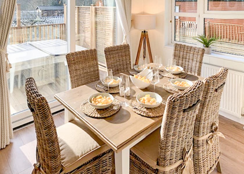 Comfort Plus Lodge Hot Tub 6 - Finlake Resort & Spa, Chudleigh, Newton Abbot