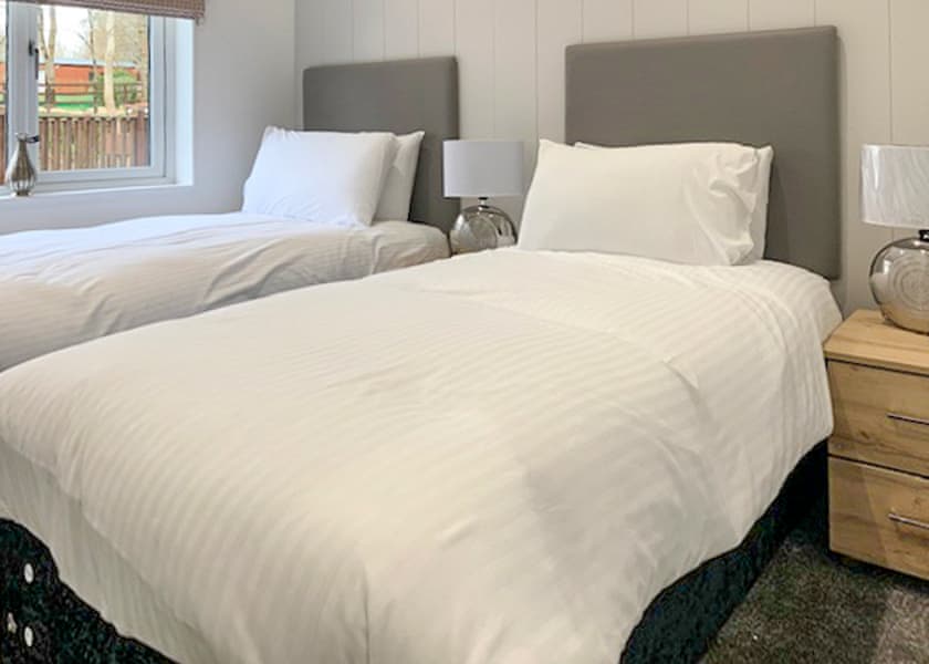 Comfort Plus Lodge Hot Tub 6 - Finlake Resort & Spa, Chudleigh, Newton Abbot