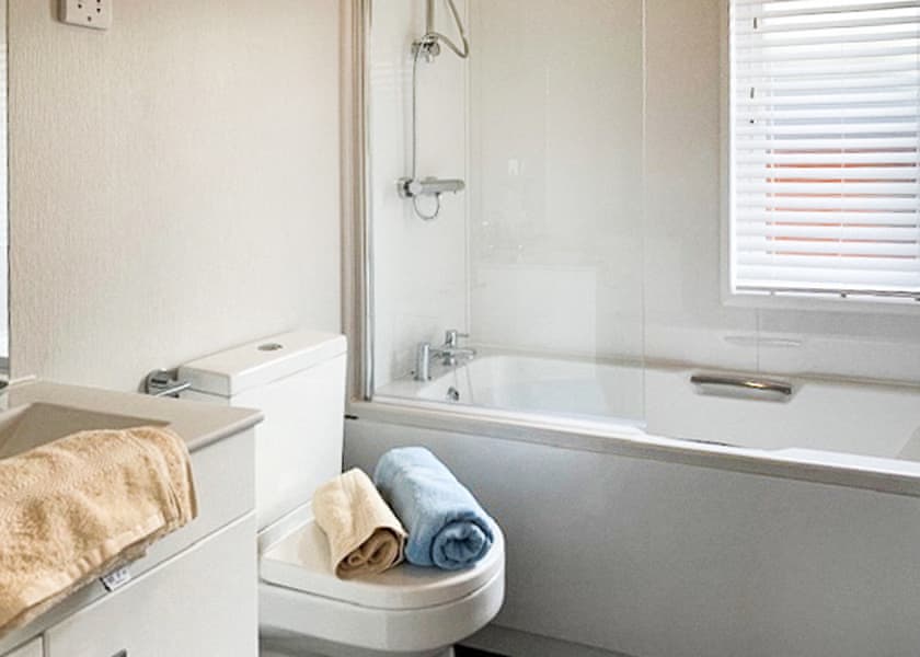 Comfort Plus Lodge Hot Tub 6 - Finlake Resort & Spa, Chudleigh, Newton Abbot