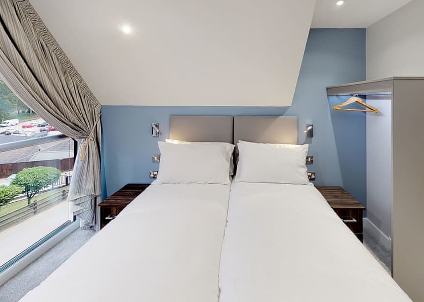 Signature Loft 8 Hot Tub - Finlake Resort & Spa, Chudleigh, Newton Abbot