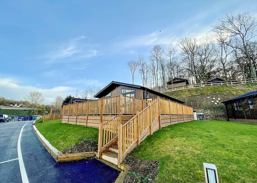 Comfort Plus Lodge 8 Hot Tub - Finlake Resort & Spa, Chudleigh, Newton Abbot