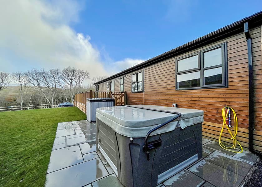 Comfort Plus Lodge 8 Hot Tub - Finlake Resort & Spa, Chudleigh, Newton Abbot