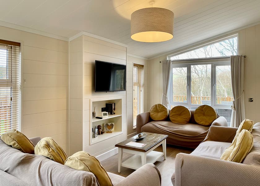 Comfort Plus Lodge 8 Hot Tub - Finlake Resort & Spa, Chudleigh, Newton Abbot