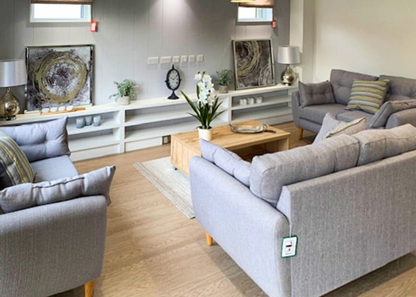 Comfort Plus Lodge 4 Hot Tub - Finlake Resort & Spa, Chudleigh, Newton Abbot