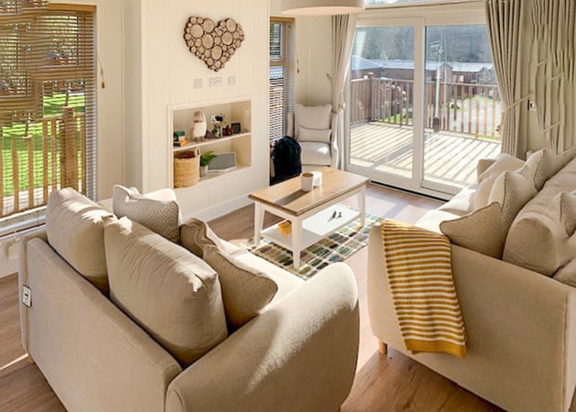 Comfort Plus Lodge 4 Hot Tub - Finlake Resort & Spa, Chudleigh, Newton Abbot