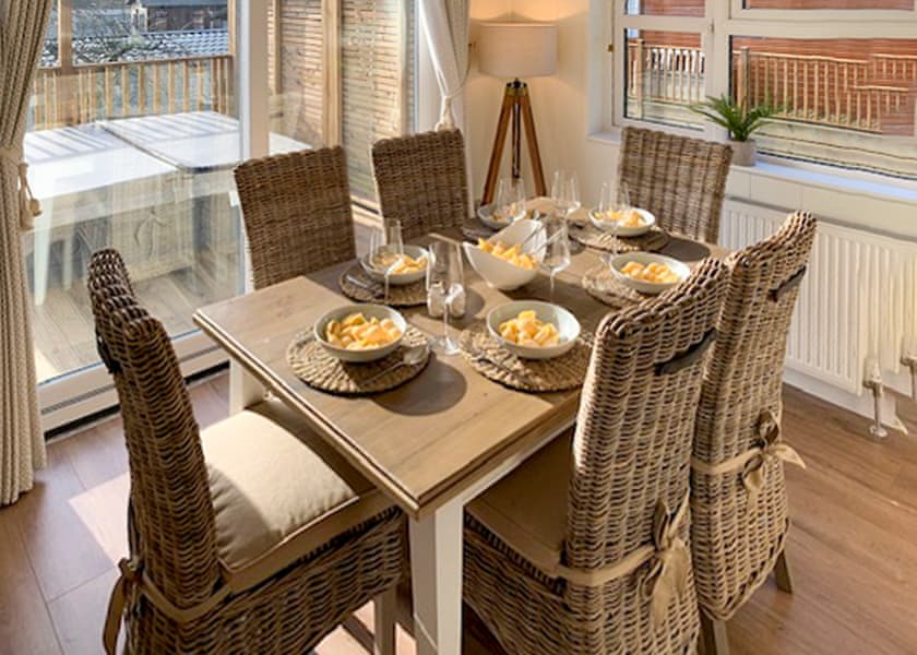 Comfort Plus Lodge 4 Hot Tub - Finlake Resort & Spa, Chudleigh, Newton Abbot