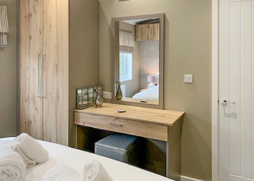 Comfort Plus Lodge 4 Hot Tub - Finlake Resort & Spa, Chudleigh, Newton Abbot