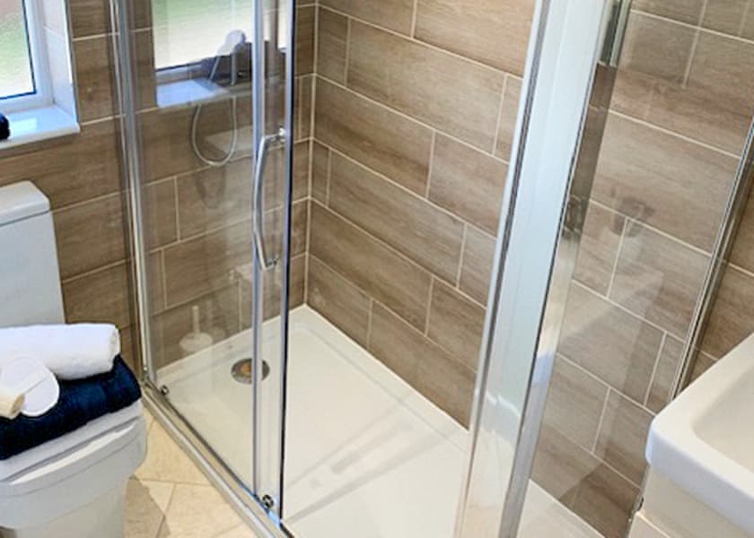 Comfort Plus Lodge 4 Hot Tub - Finlake Resort & Spa, Chudleigh, Newton Abbot