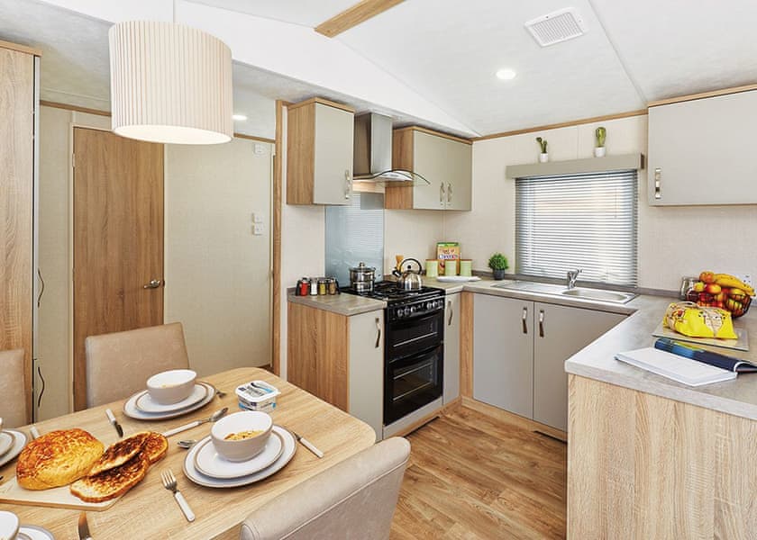 Classic Caravan 4 Hot Tub - Finlake Resort & Spa, Chudleigh, Newton Abbot