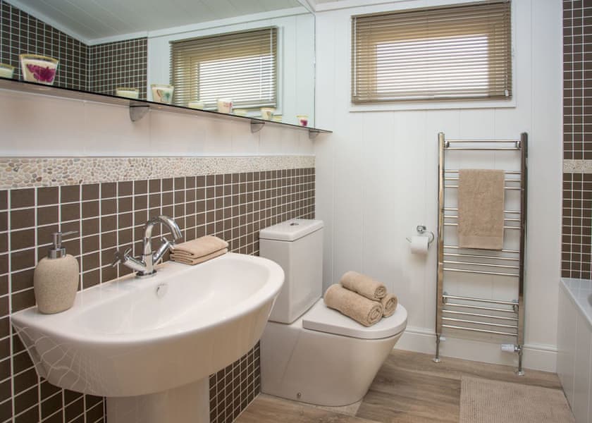 Luxury Lodge 4 Hot Tub - Finlake Resort & Spa, Chudleigh, Newton Abbot